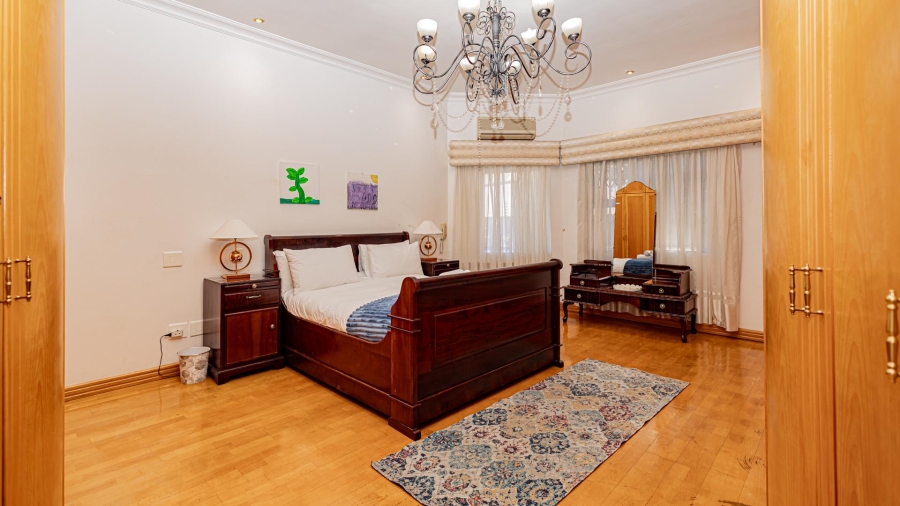 7 Bedroom Property for Sale in Plattekloof Western Cape